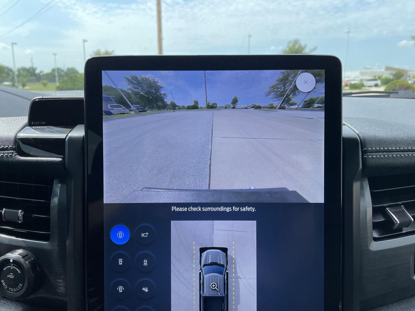 Vehicle photo 24