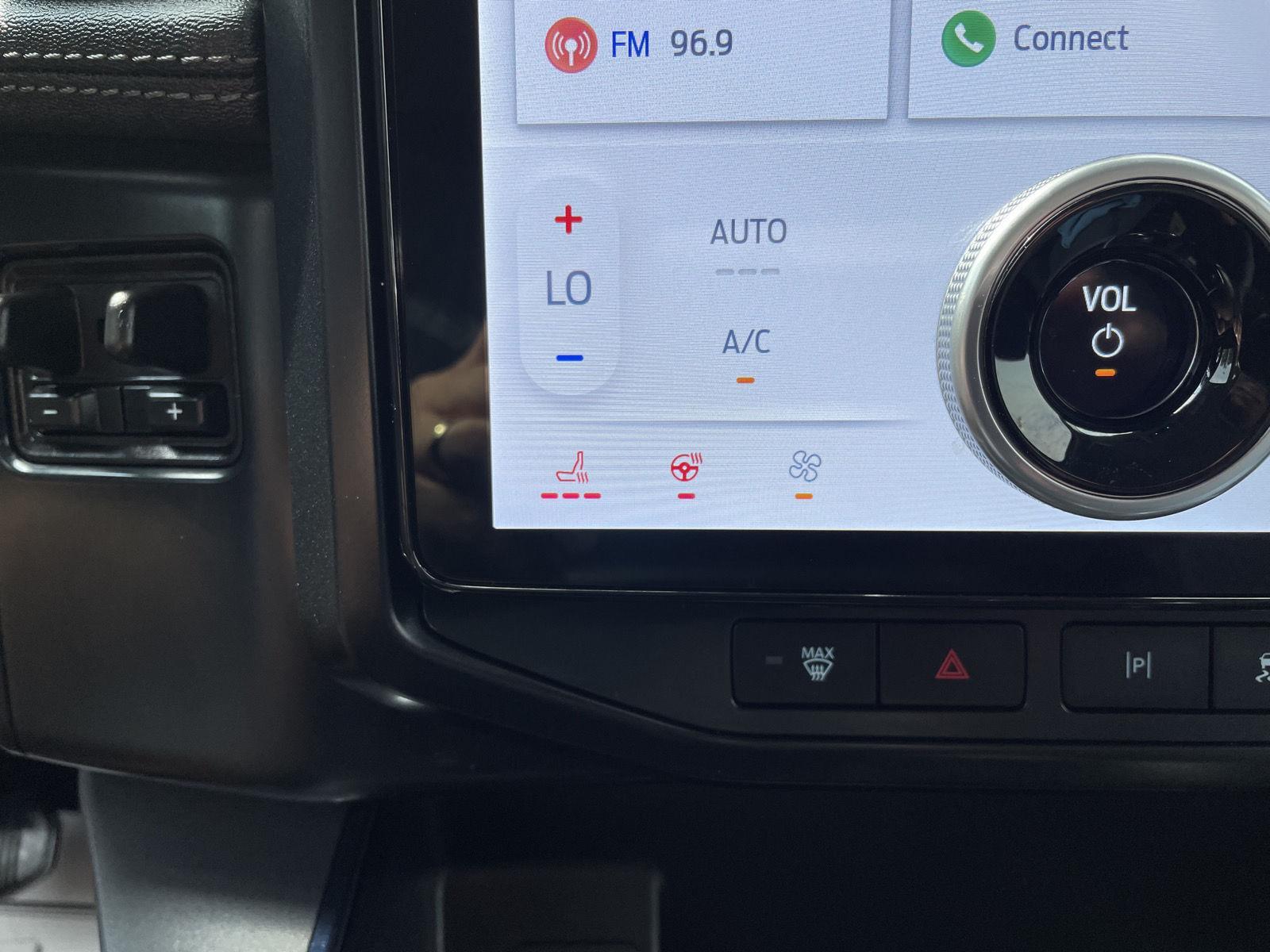 Vehicle photo 28