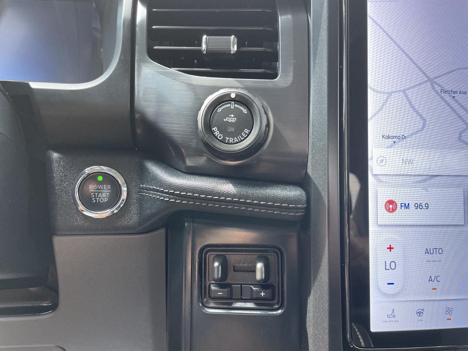 Vehicle photo 30