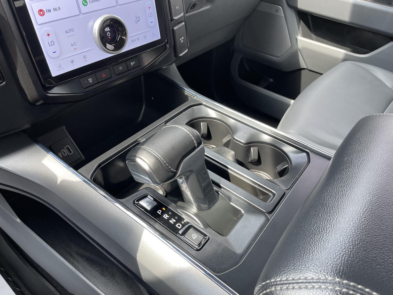 Vehicle photo 33