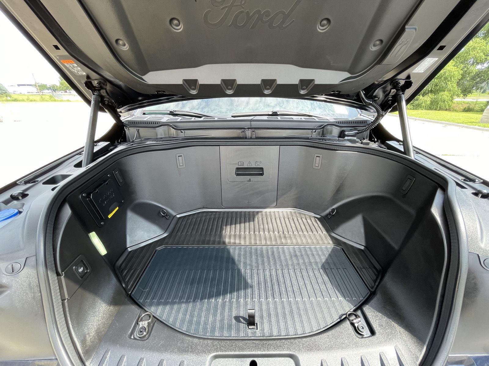 Vehicle photo 37