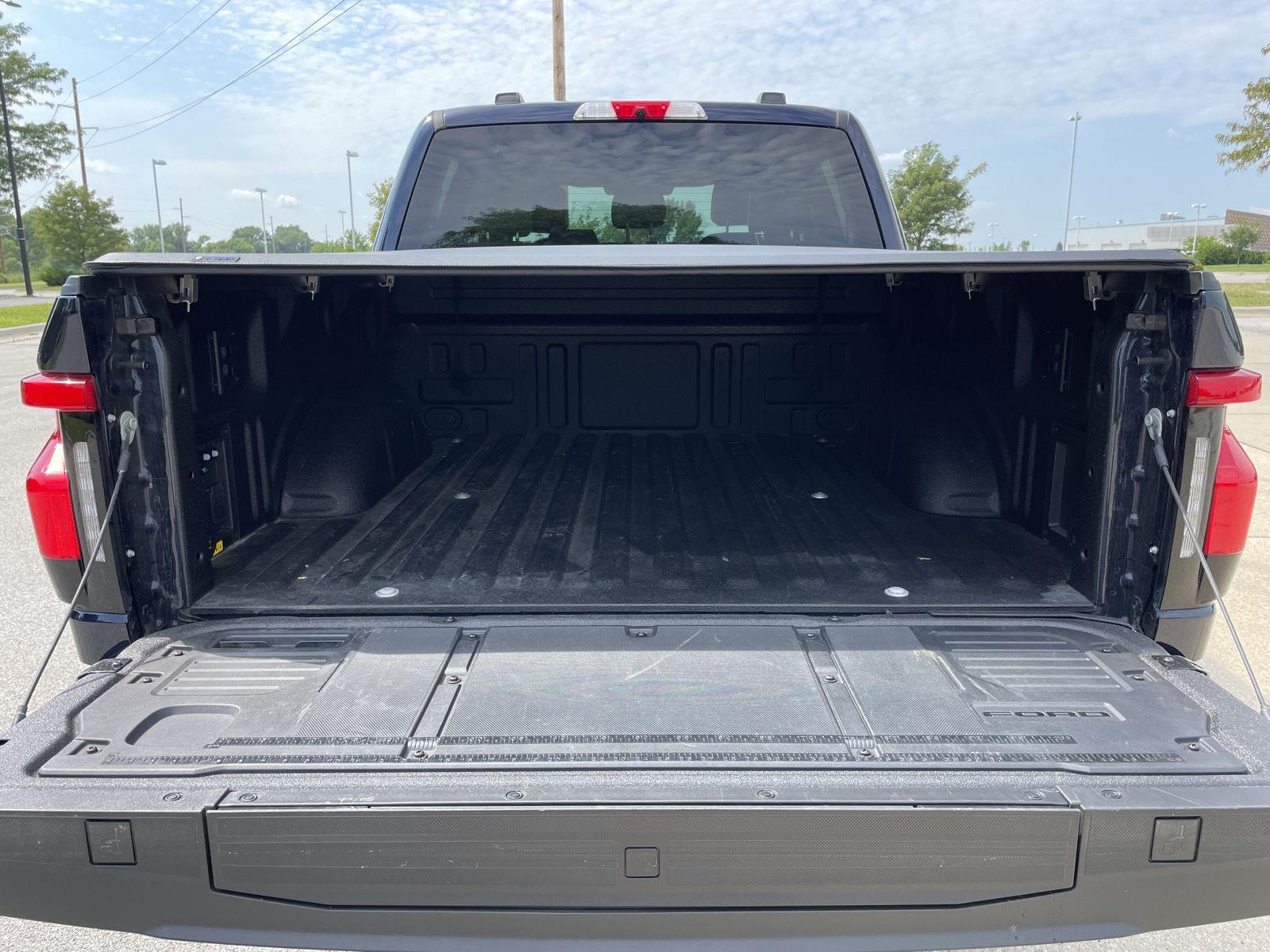 Vehicle photo 38