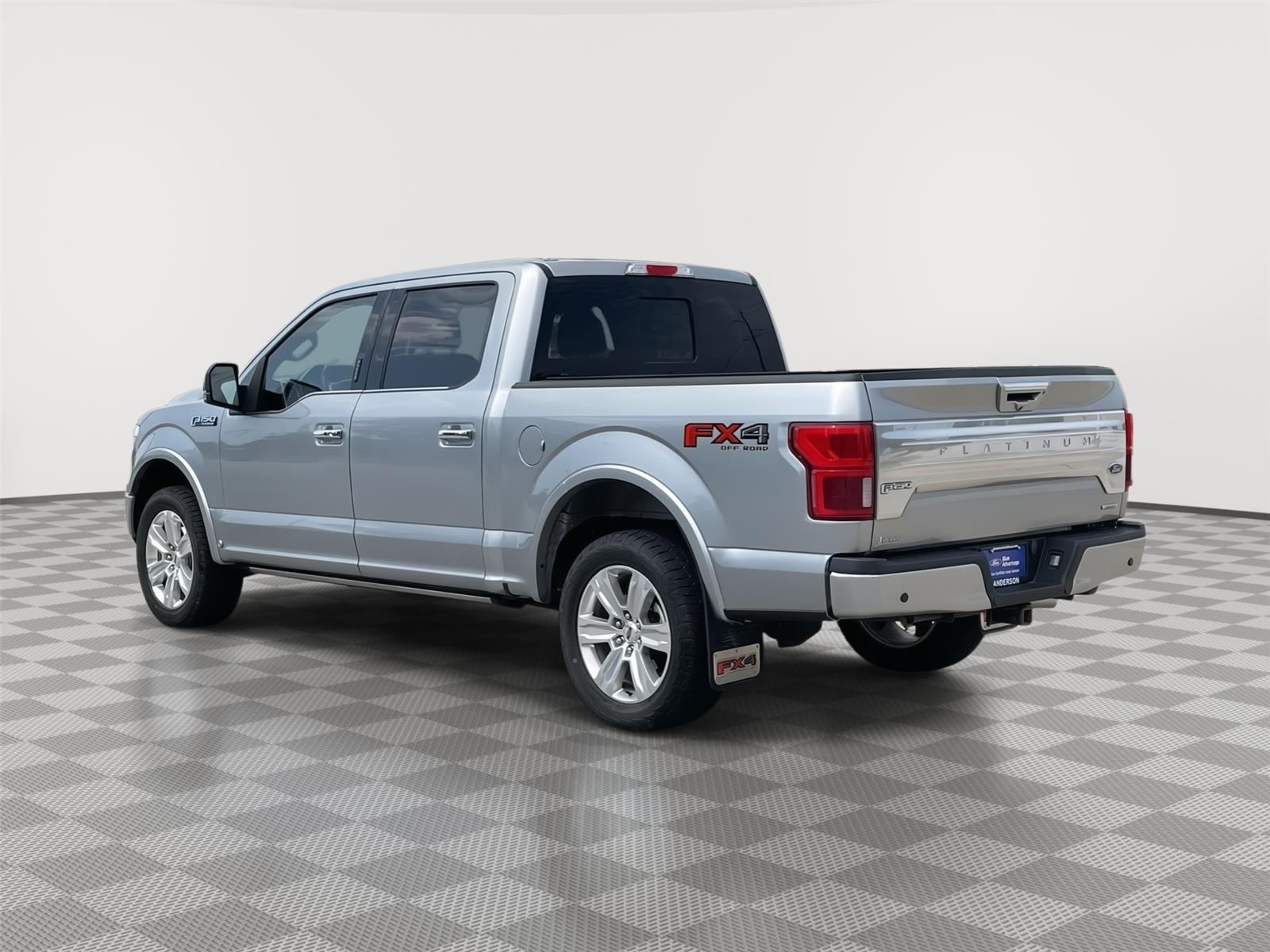 Vehicle photo 9