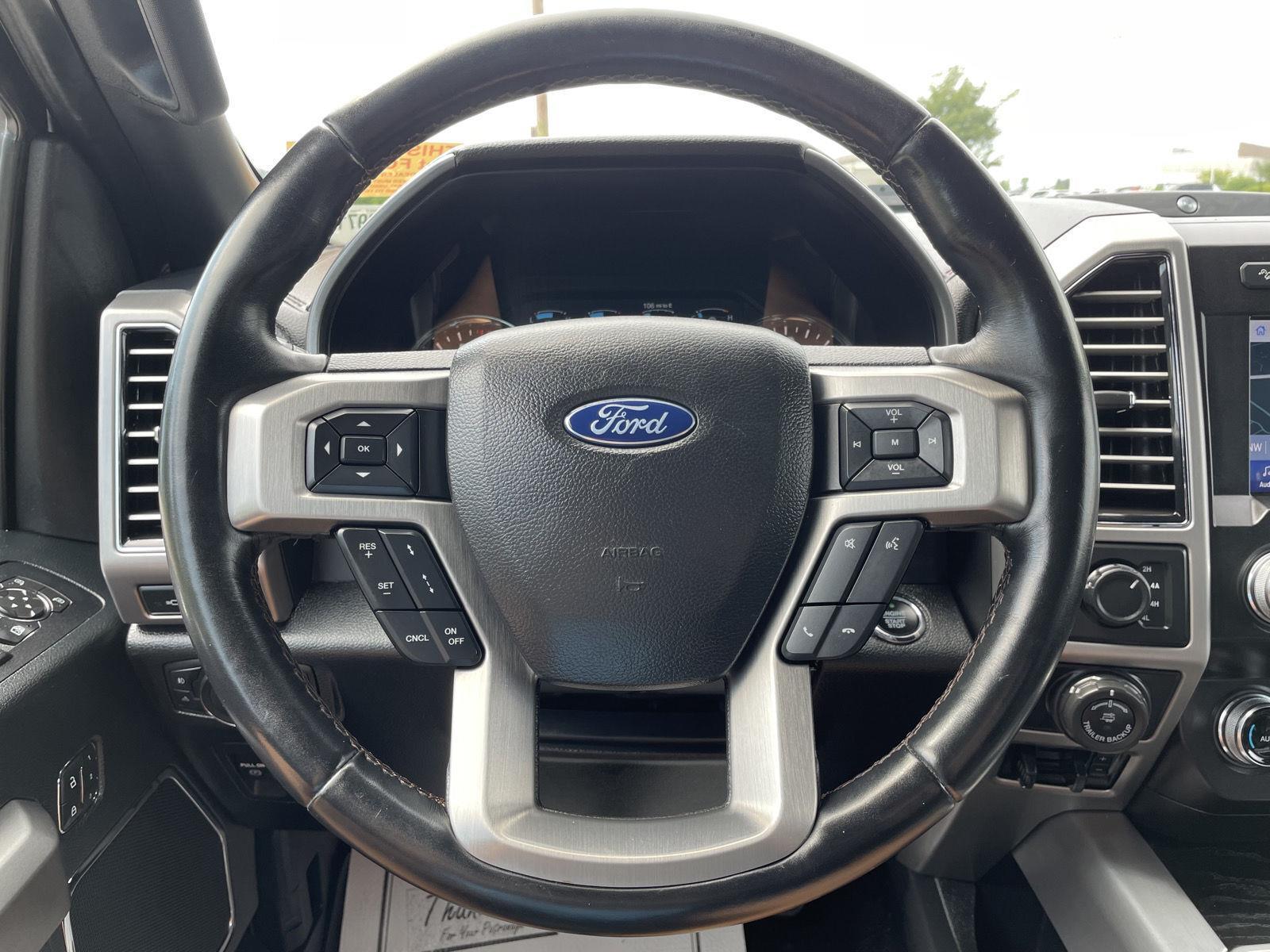 Vehicle photo 12