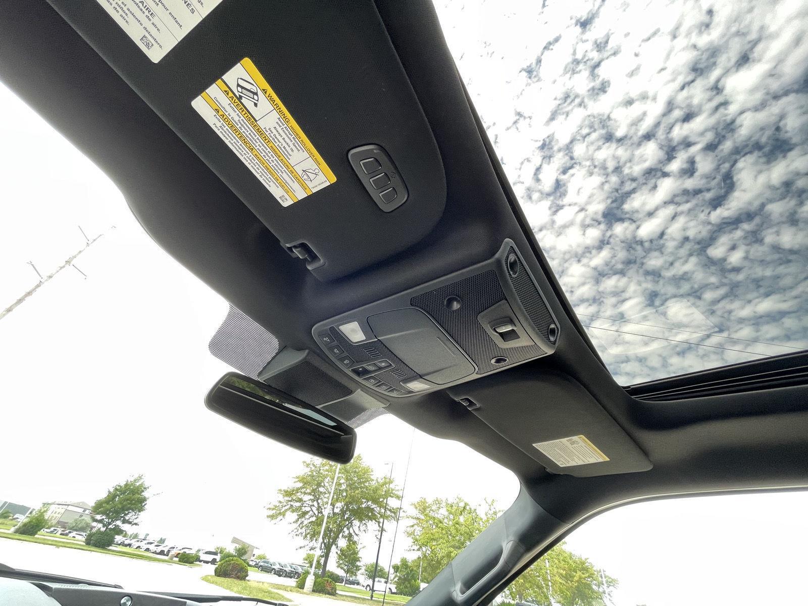 Vehicle photo 22
