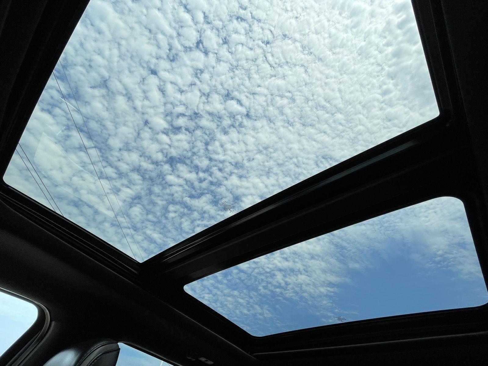 Vehicle photo 23