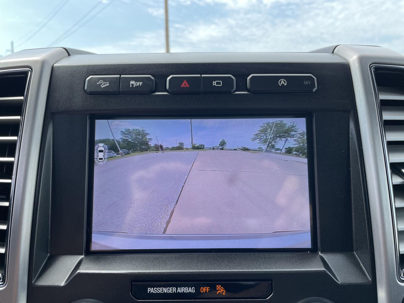 Vehicle photo 26
