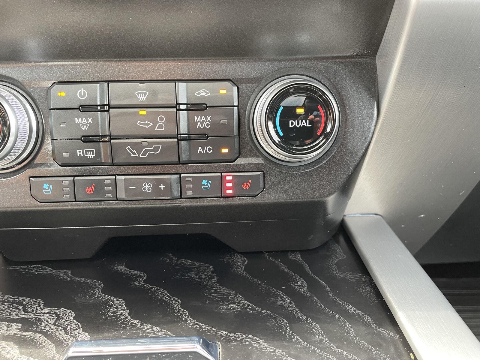 Vehicle photo 29
