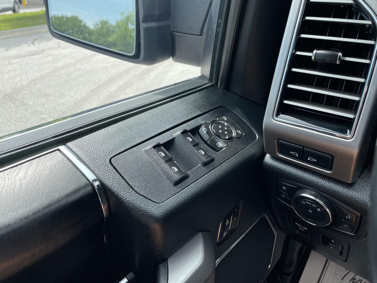 Vehicle photo 33