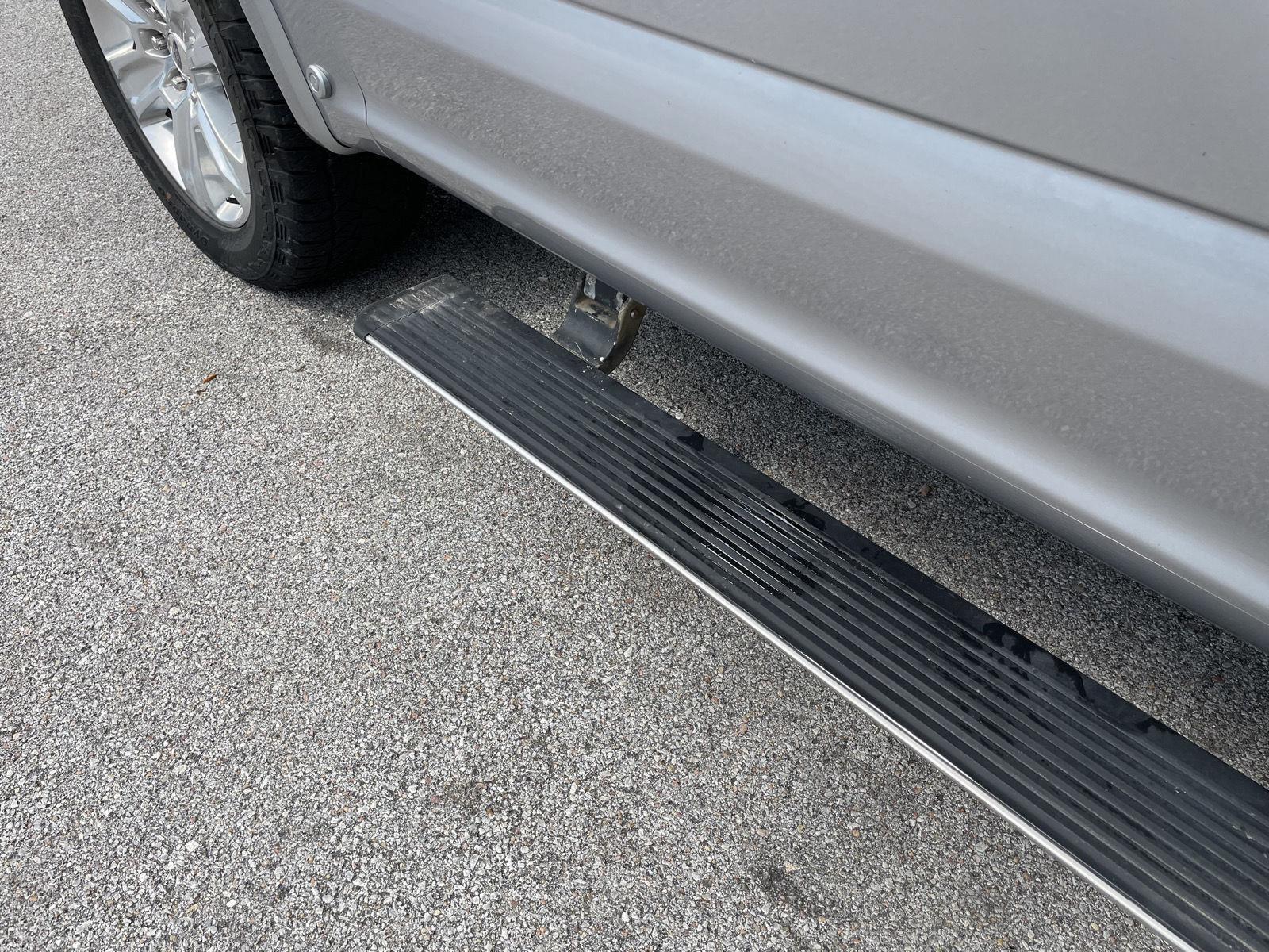 Vehicle photo 43