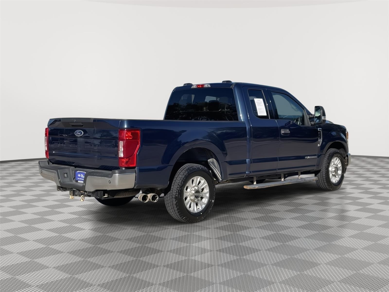 Vehicle photo 7