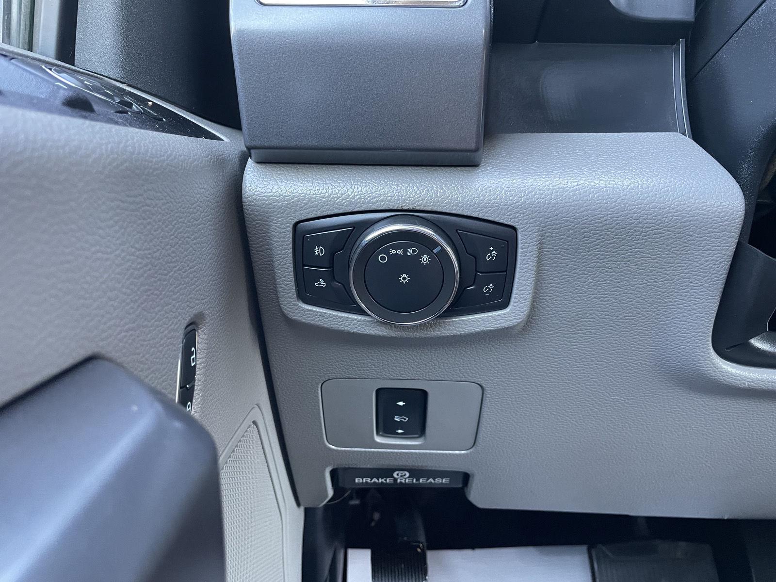 Vehicle photo 16