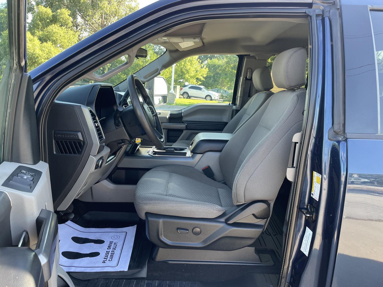 Vehicle photo 17