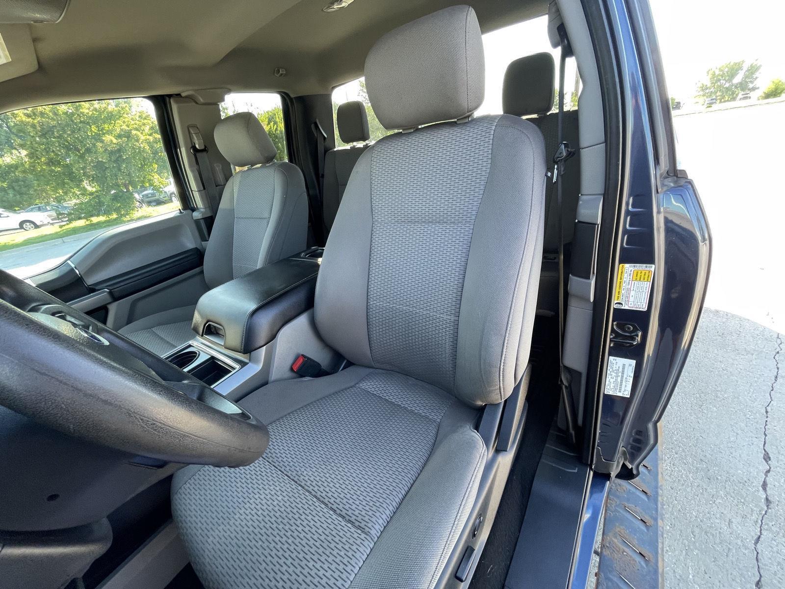 Vehicle photo 18