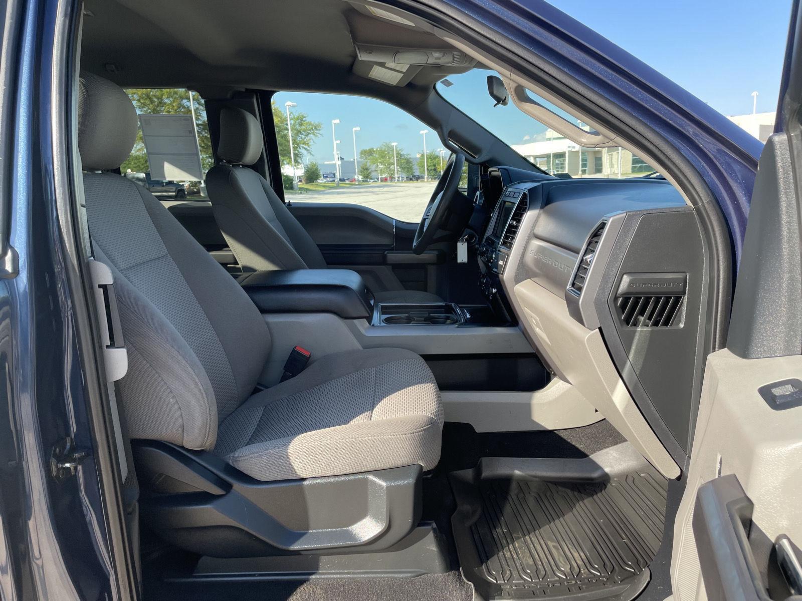 Vehicle photo 19
