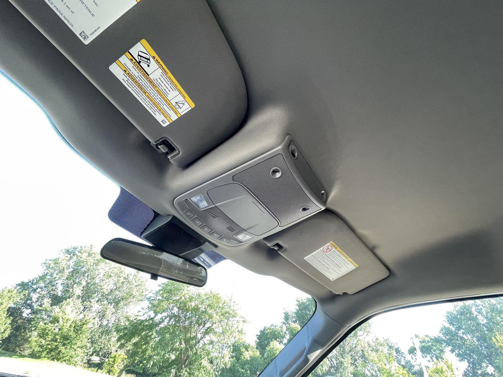 Vehicle photo 21
