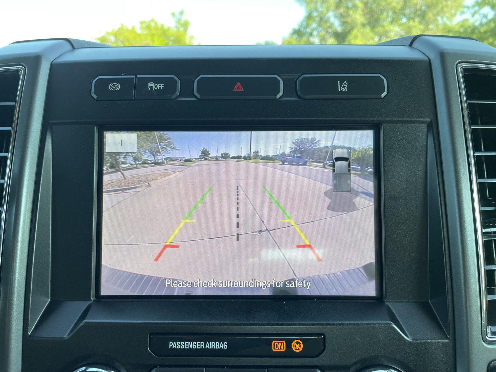 Vehicle photo 23