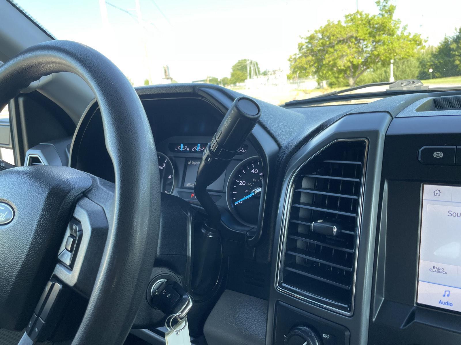 Vehicle photo 29
