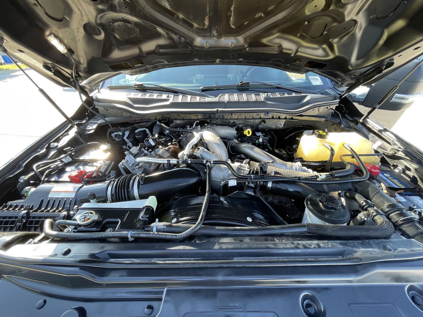Vehicle photo 32