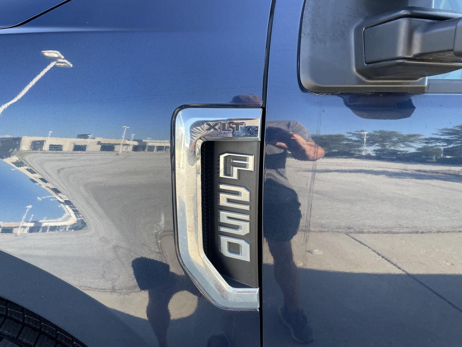 Vehicle photo 35