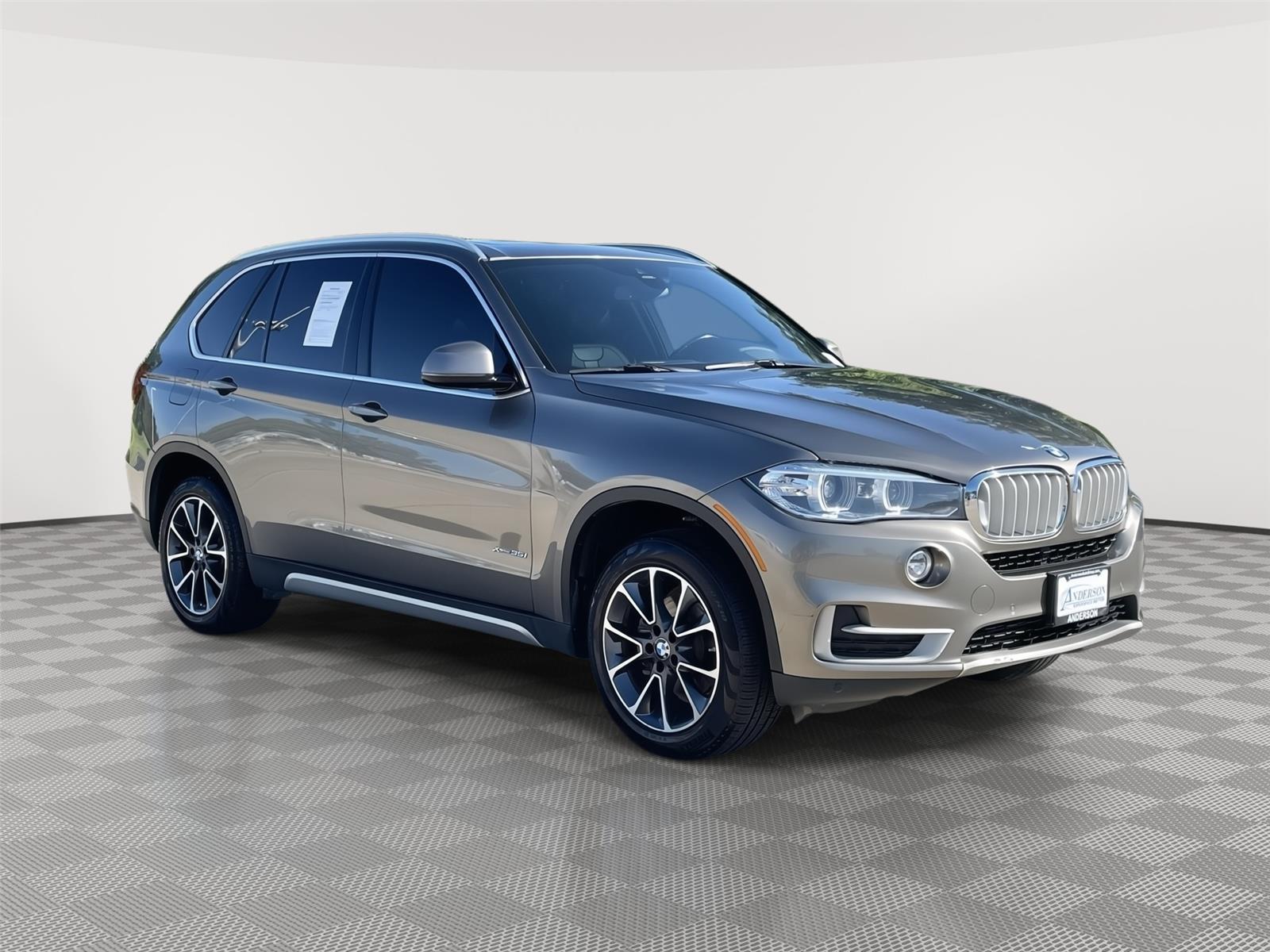 Vehicle photo 5