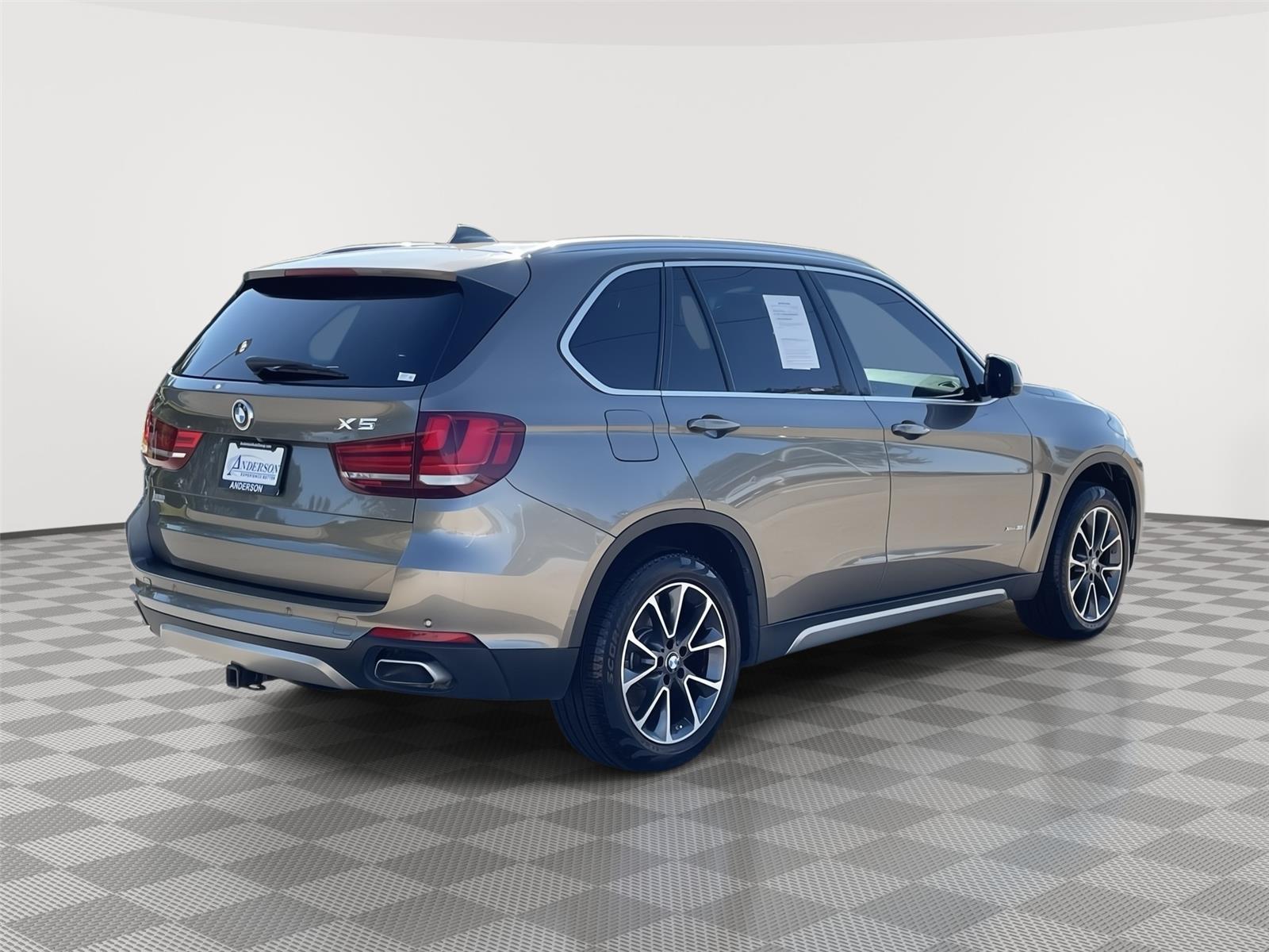 Vehicle photo 7