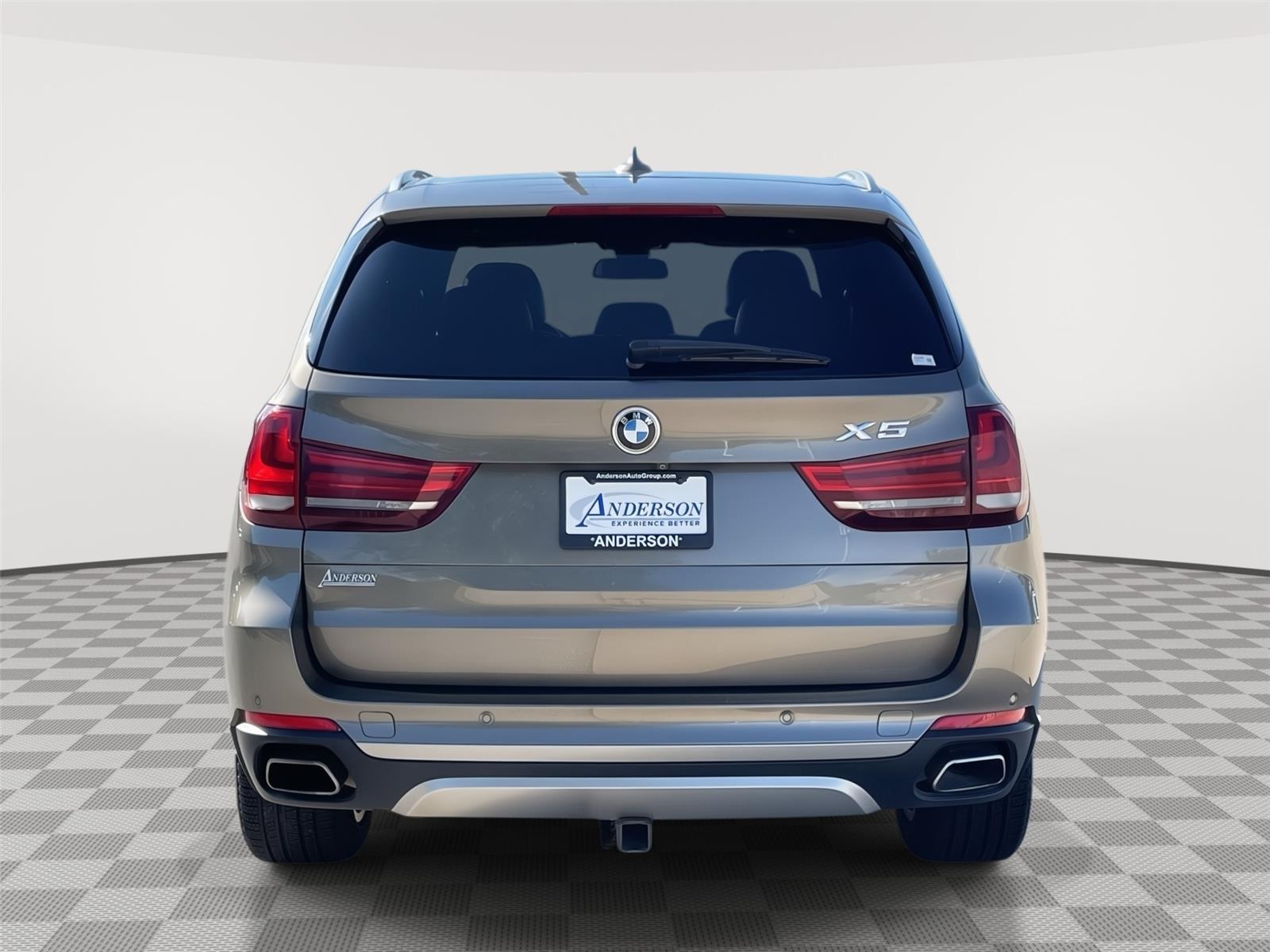 Vehicle photo 8