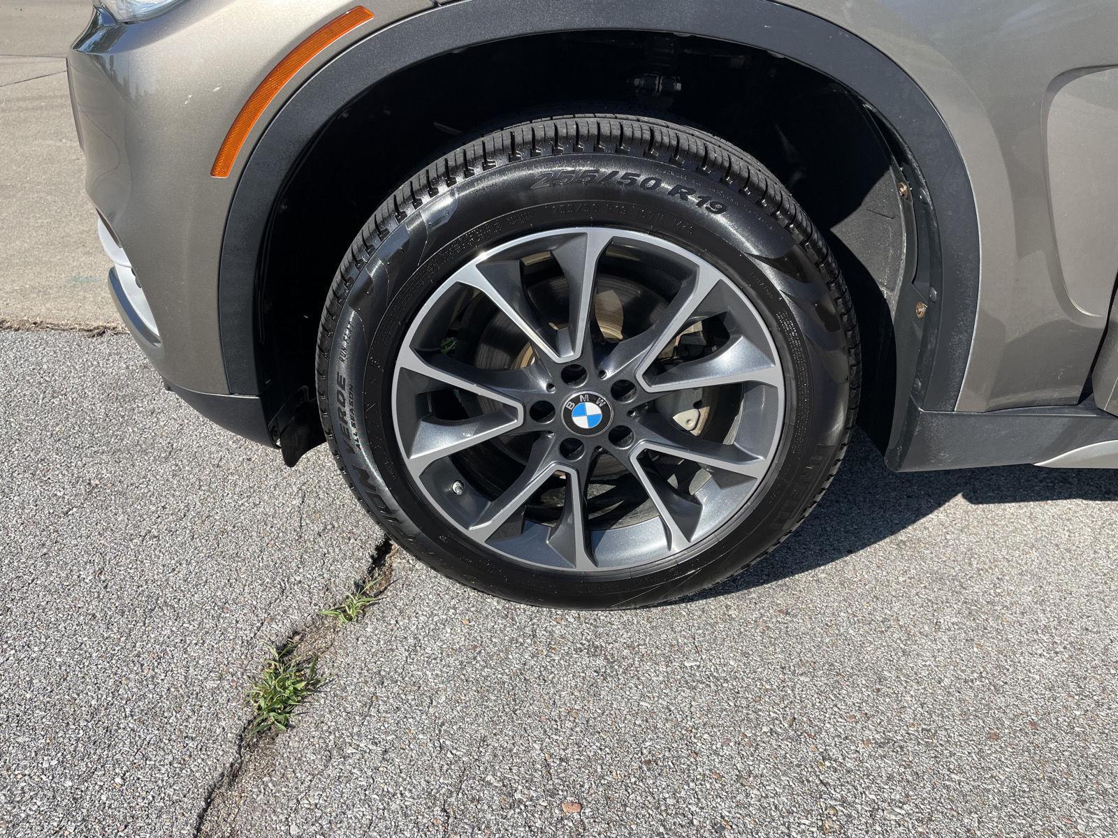 Vehicle photo 10