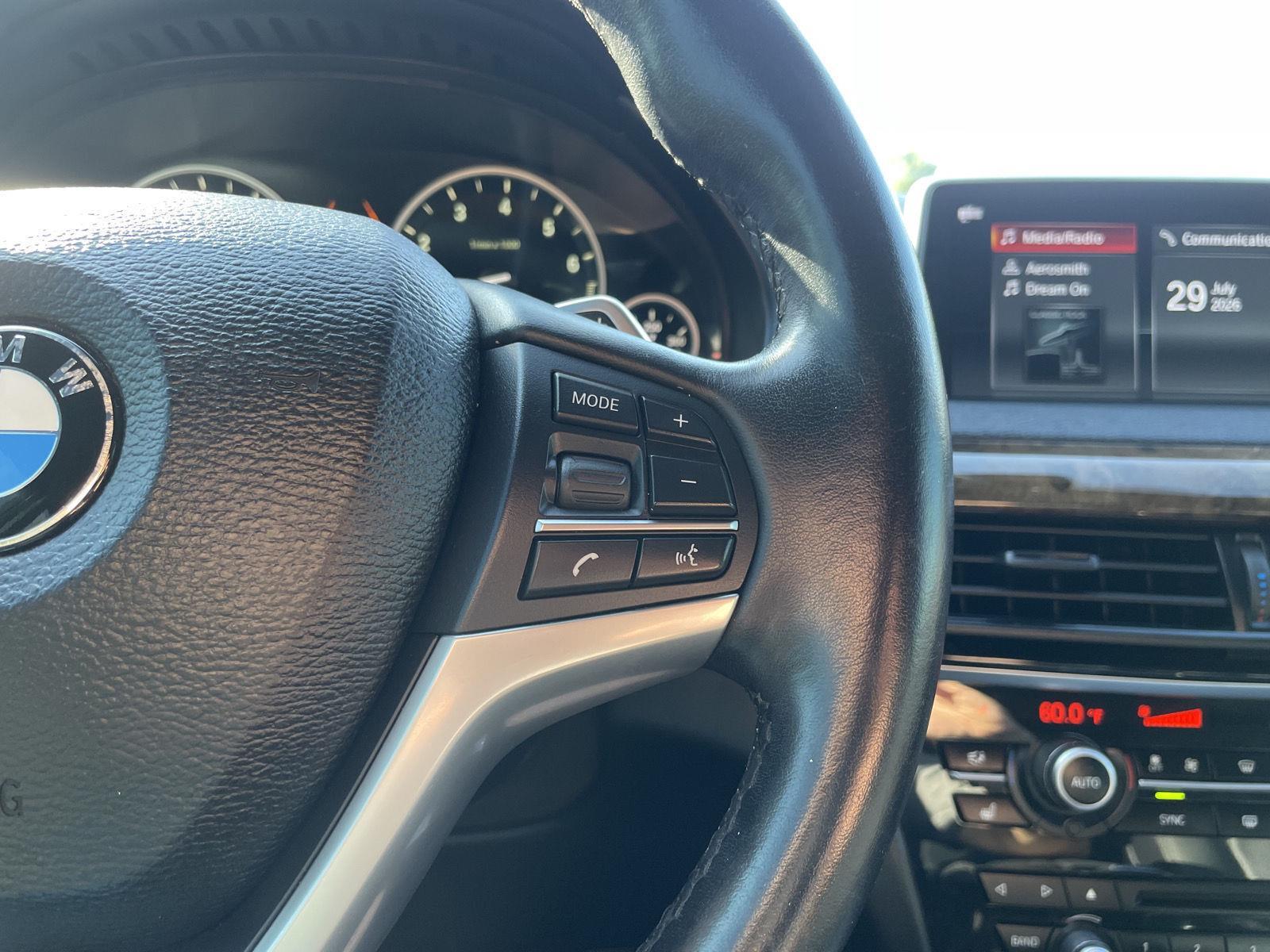 Vehicle photo 14