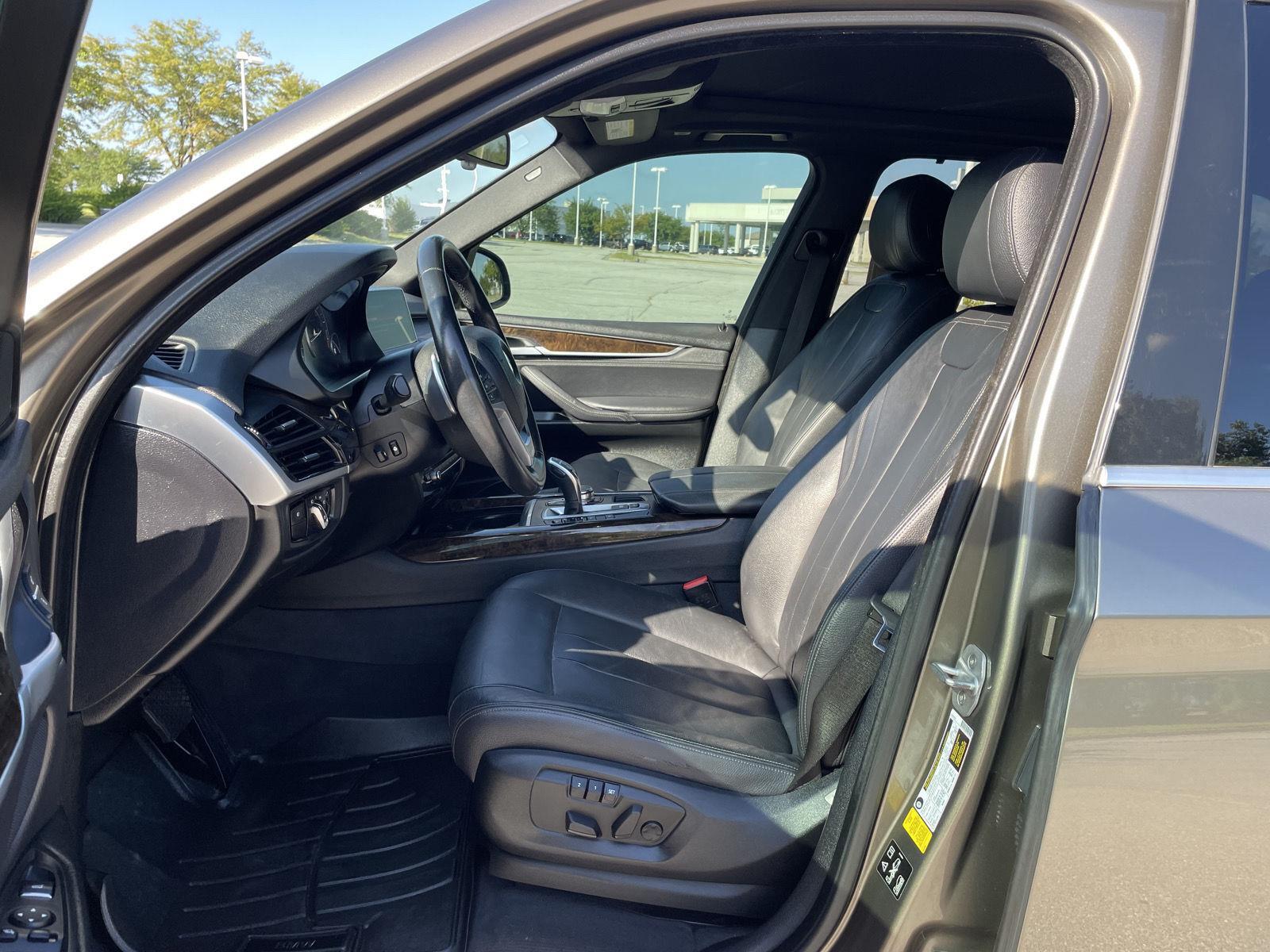 Vehicle photo 17