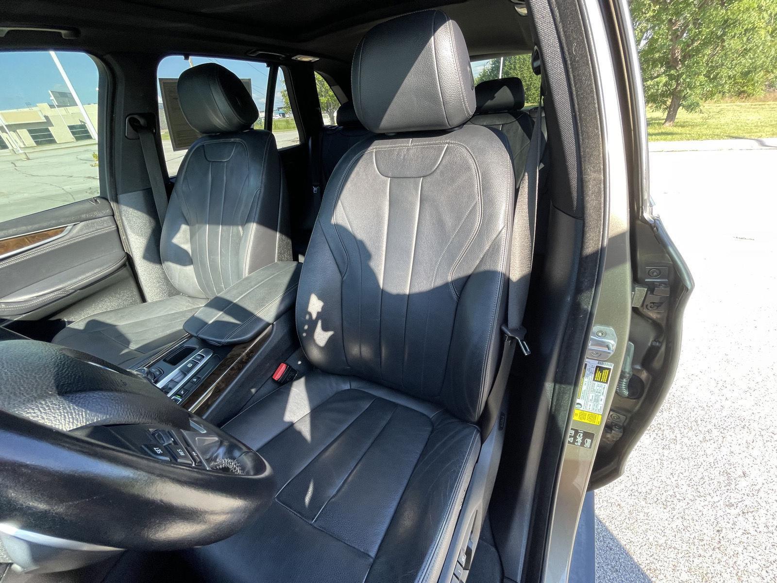 Vehicle photo 18