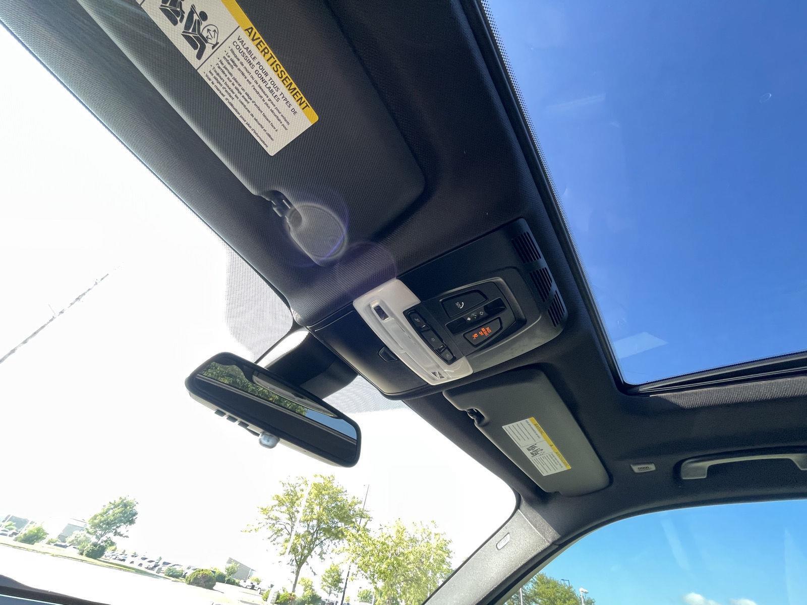 Vehicle photo 22