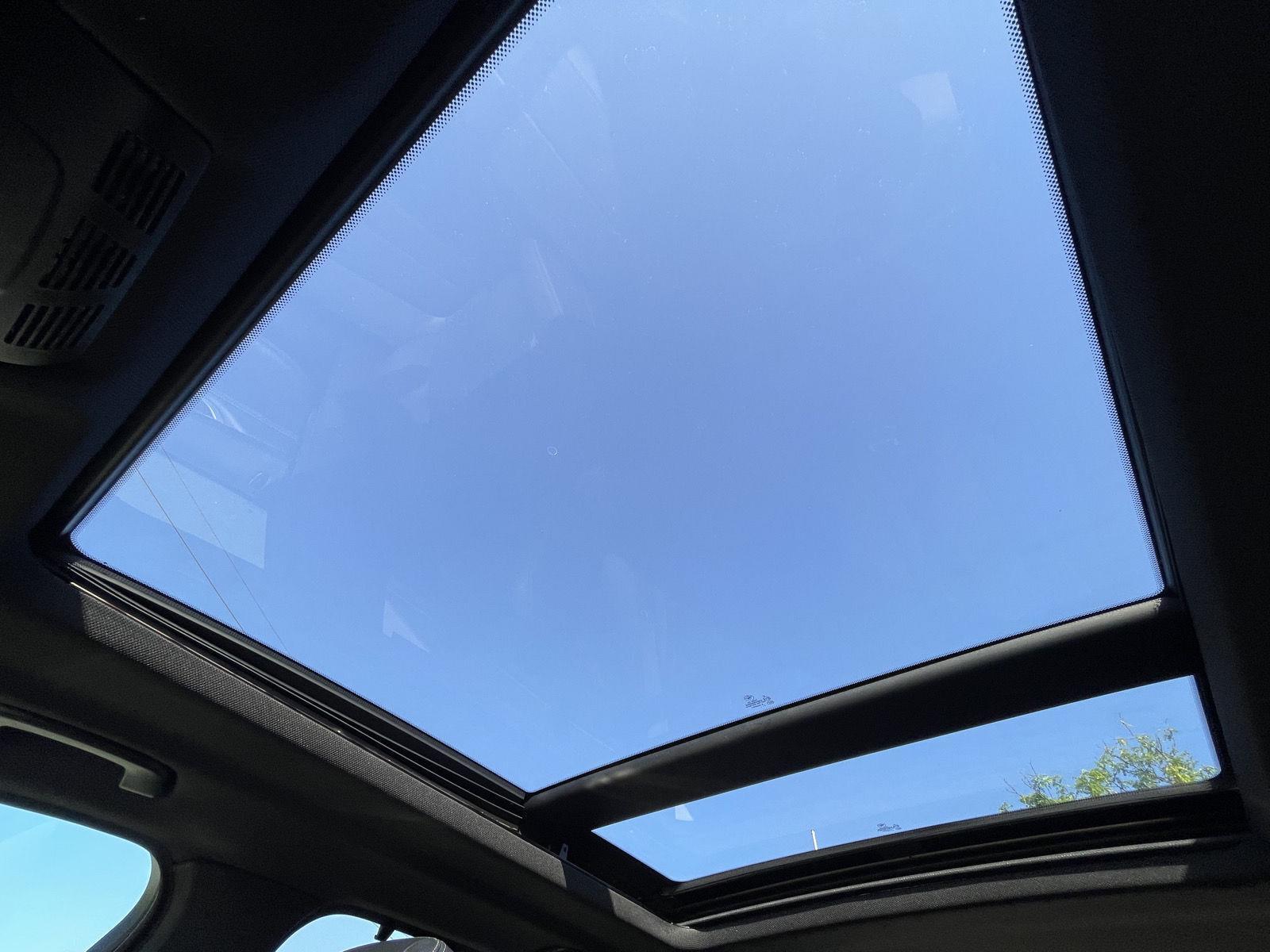Vehicle photo 23