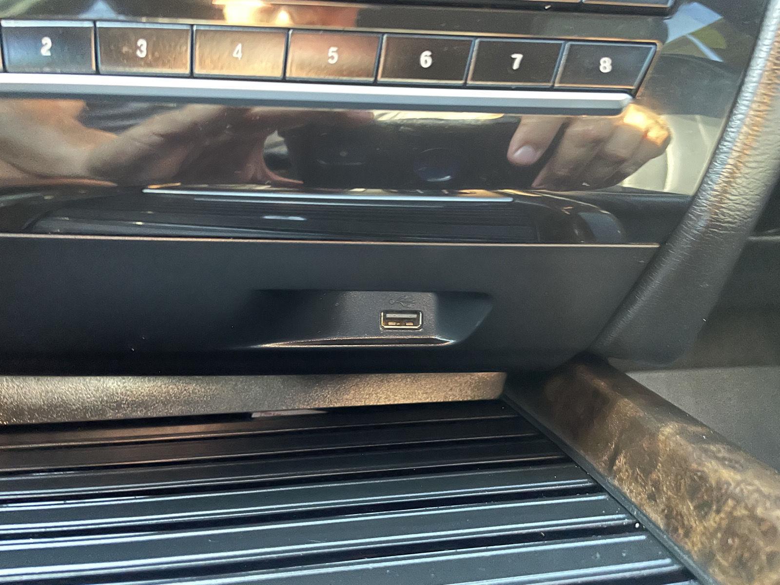 Vehicle photo 30