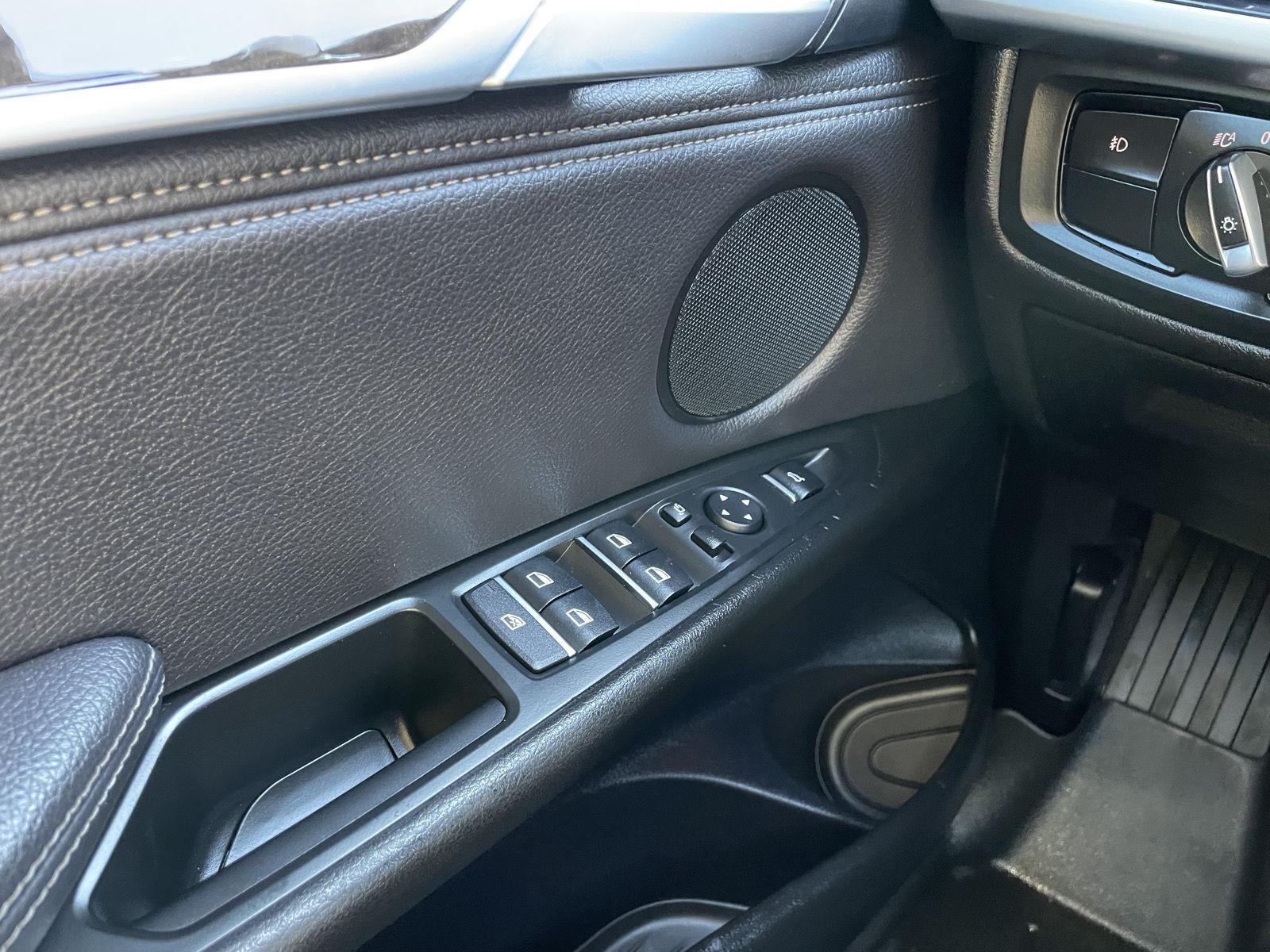 Vehicle photo 31