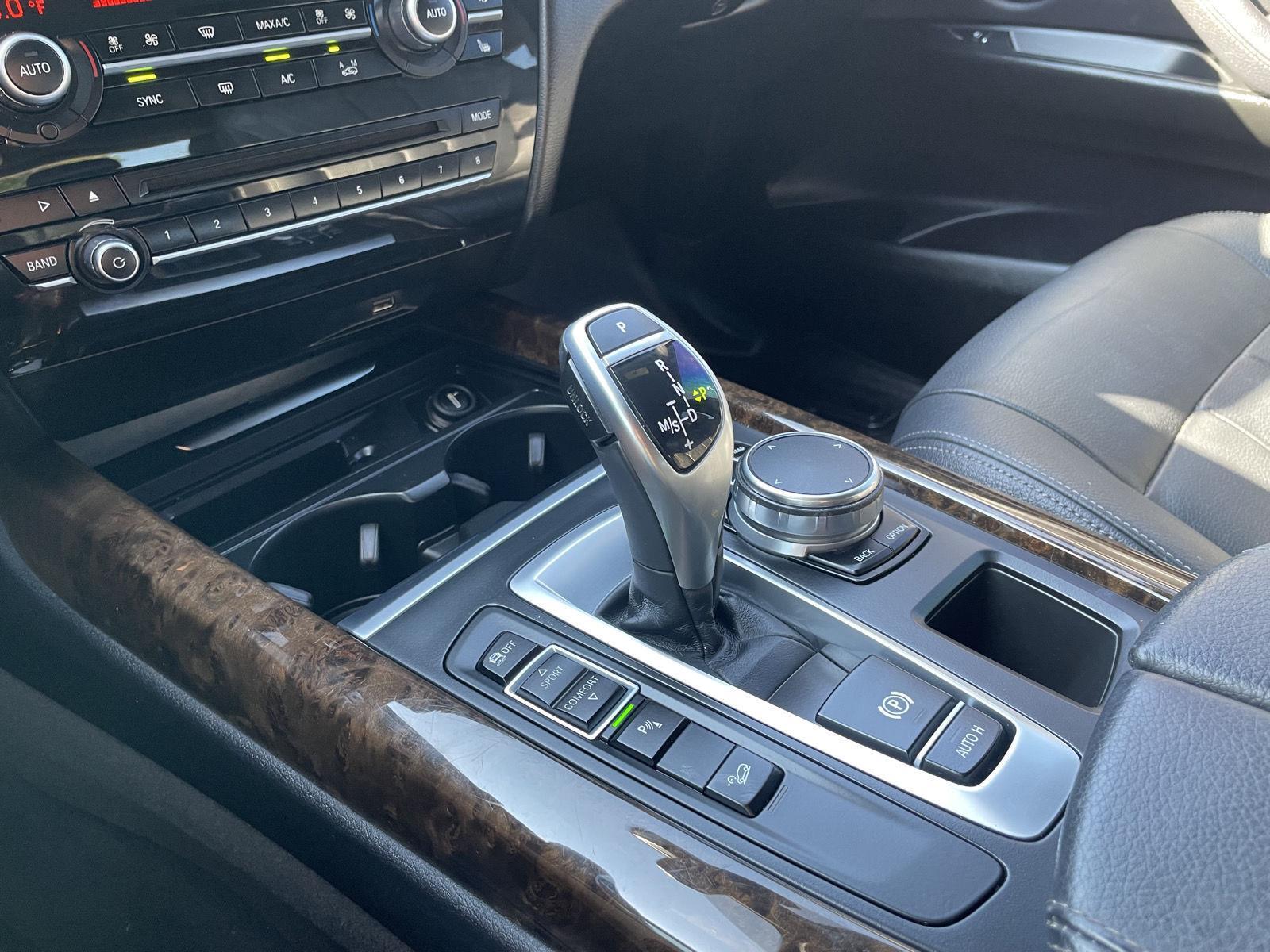 Vehicle photo 32
