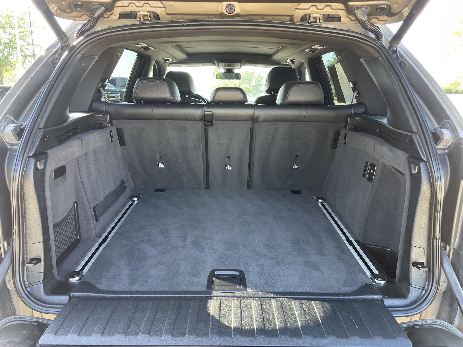 Vehicle photo 37