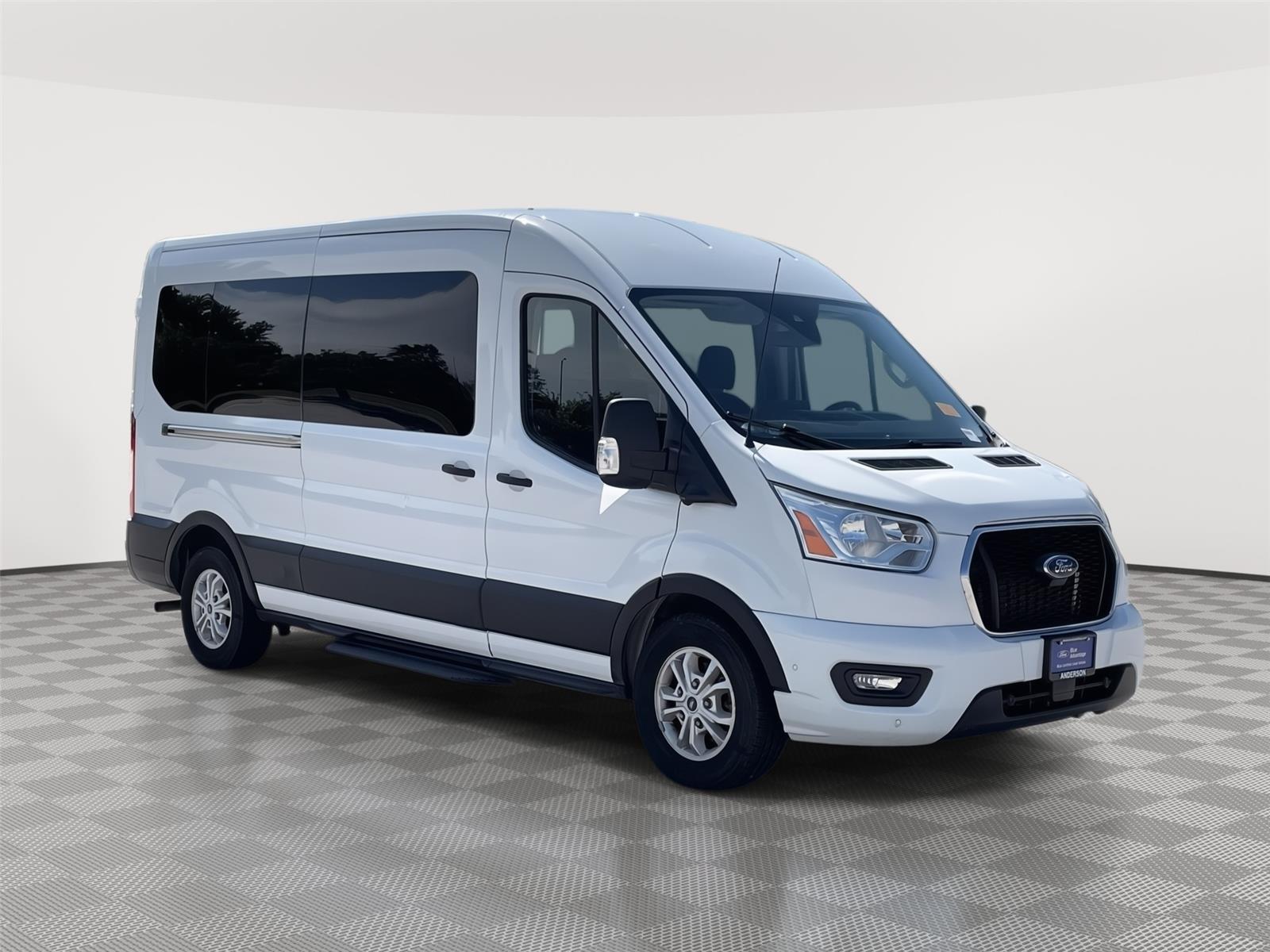 Vehicle photo 5
