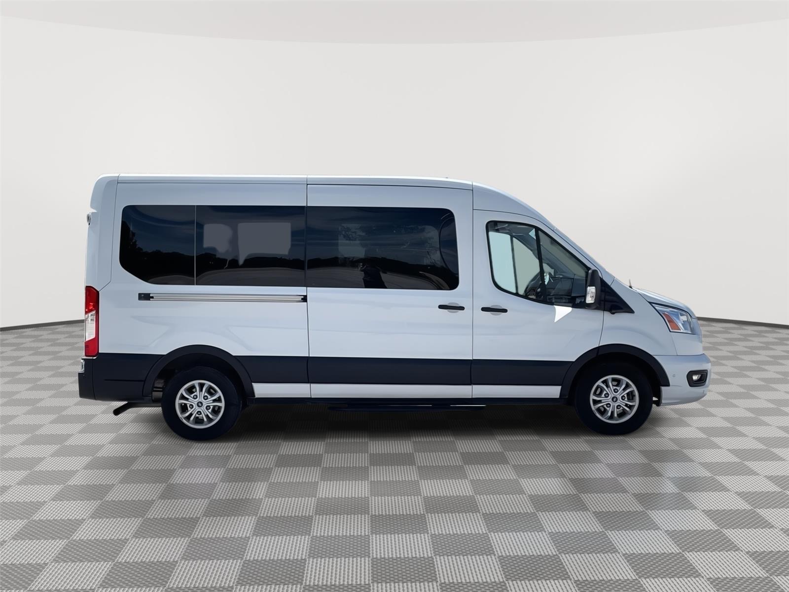 Vehicle photo 6