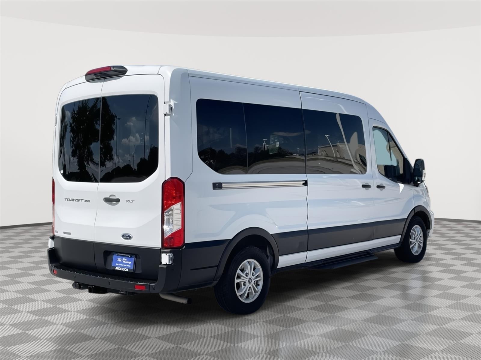 Vehicle photo 7