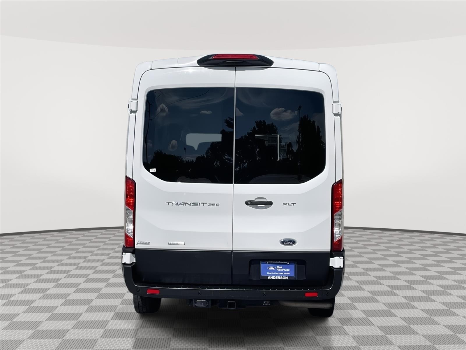 Vehicle photo 8