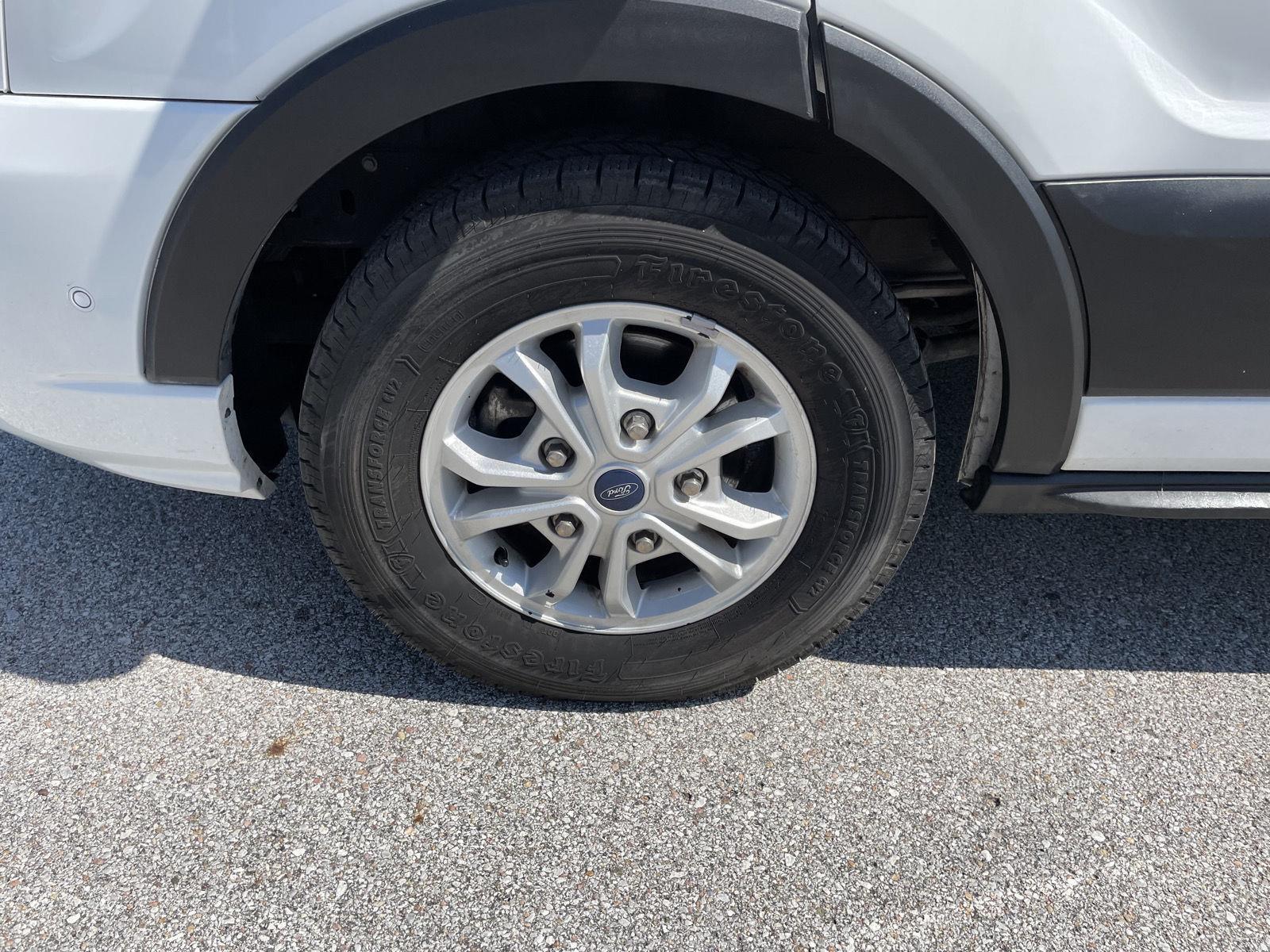 Vehicle photo 10