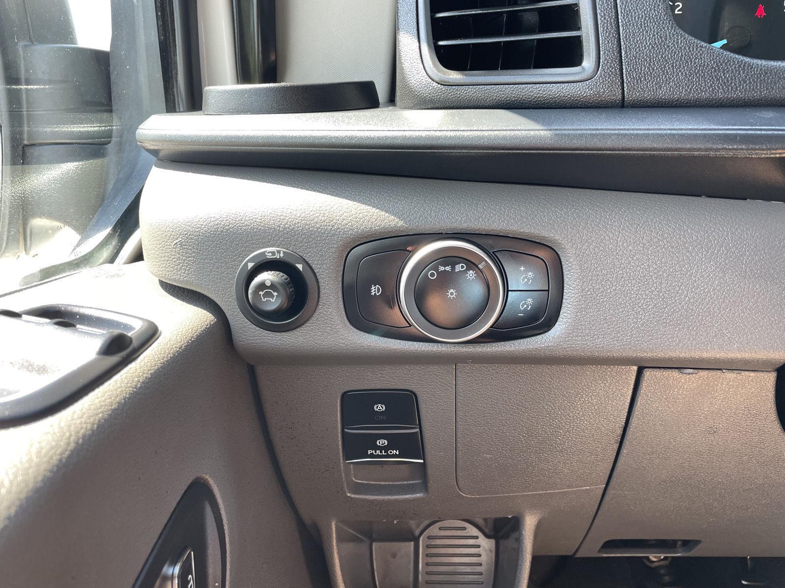 Vehicle photo 15