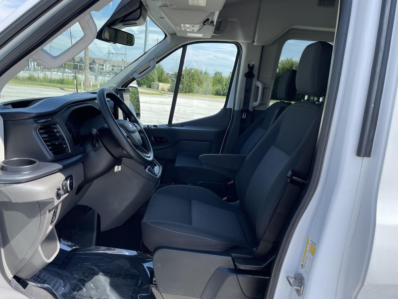 Vehicle photo 16