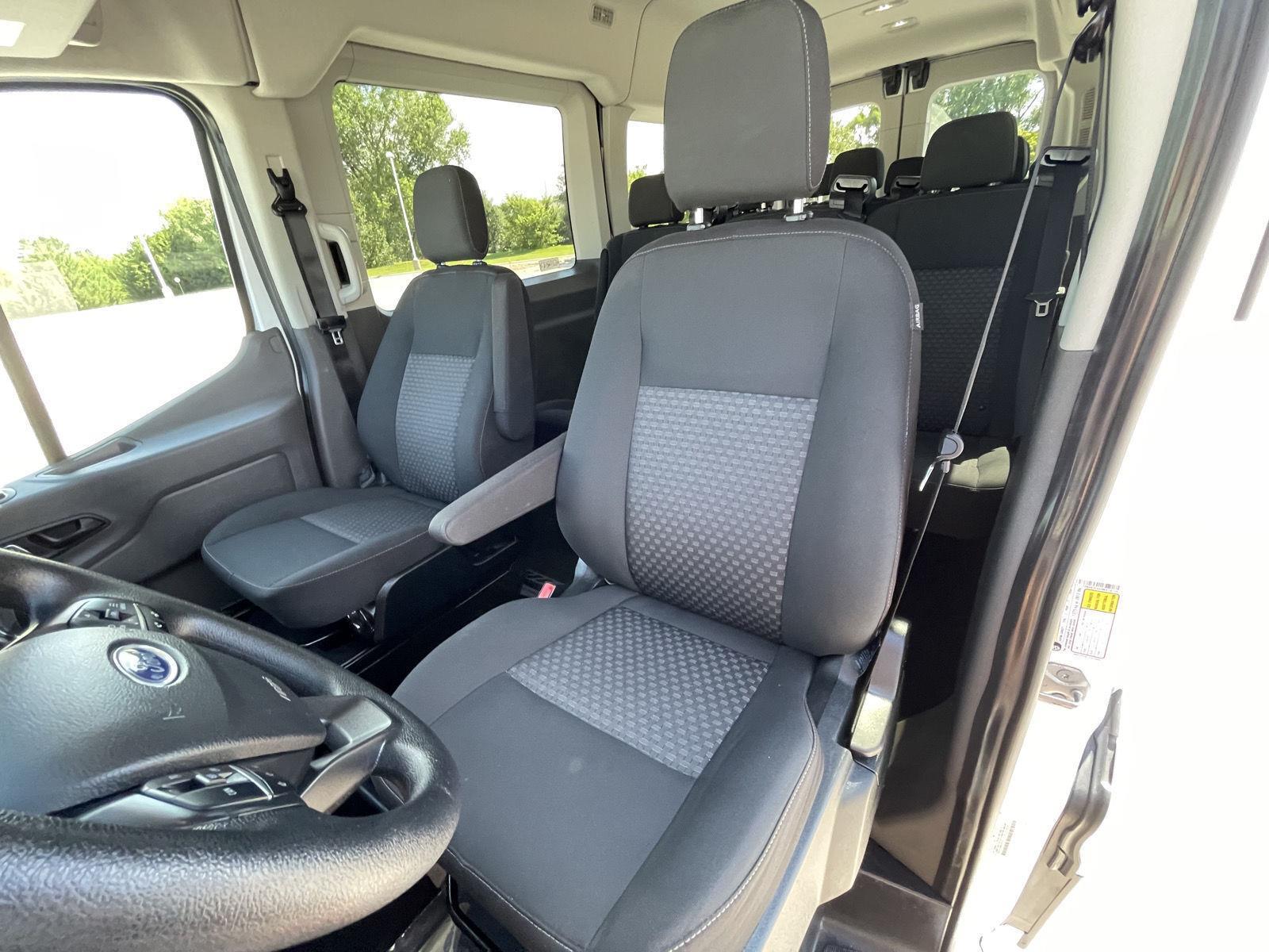 Vehicle photo 17