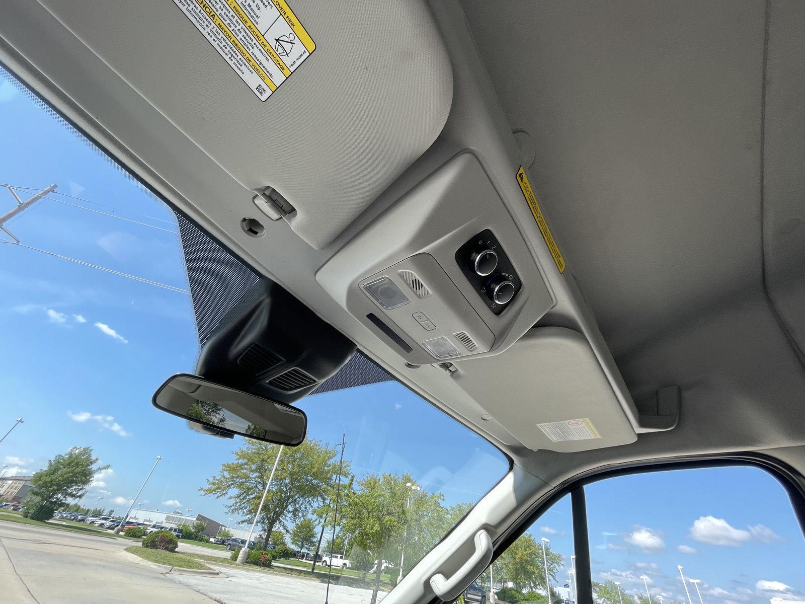 Vehicle photo 21