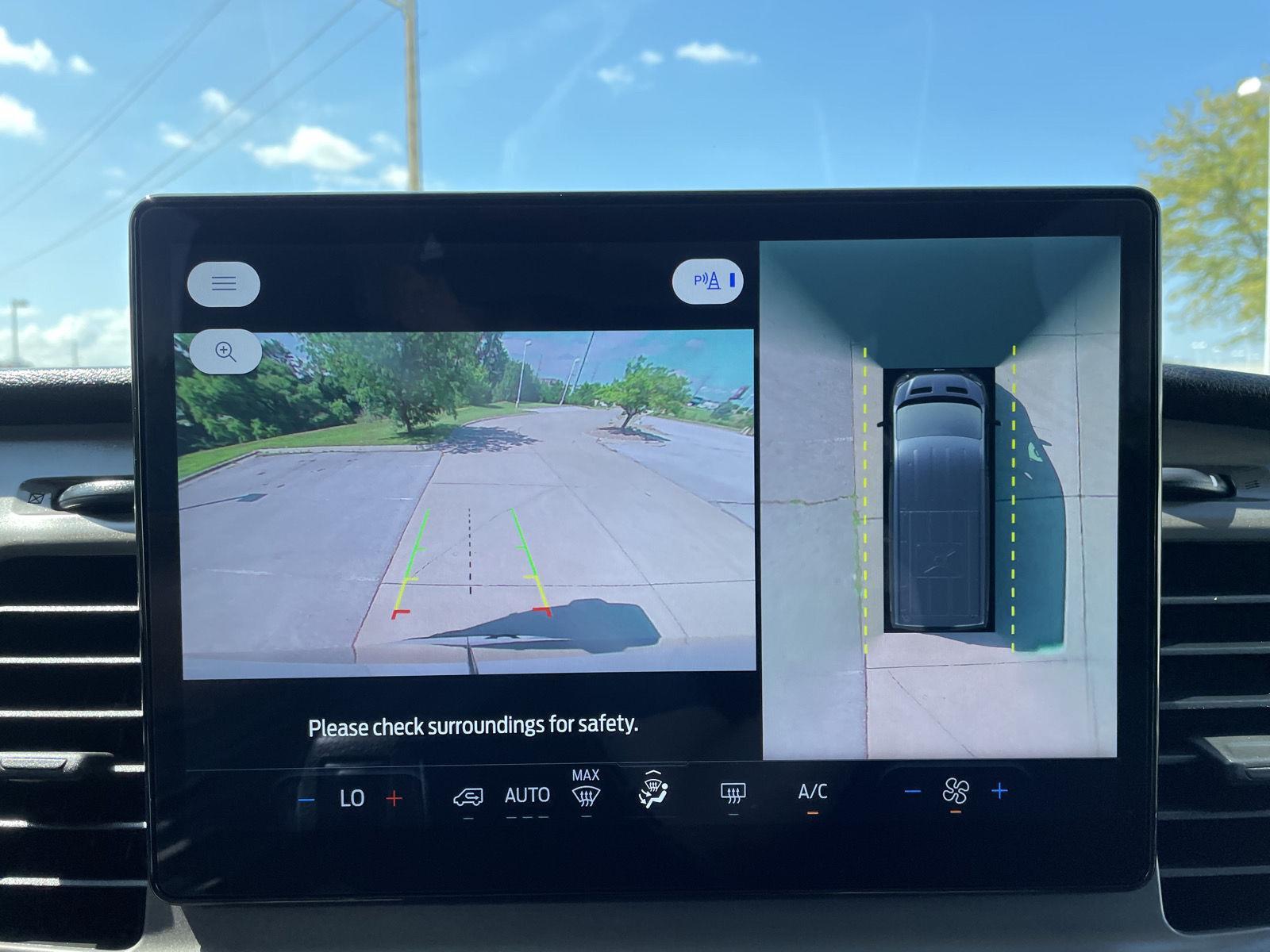 Vehicle photo 23