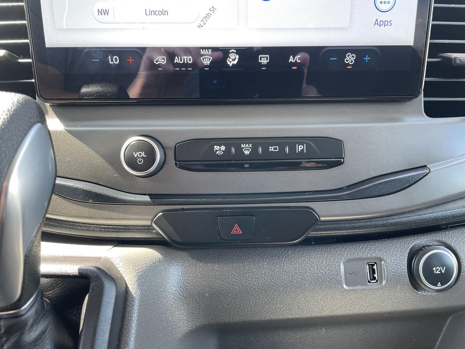 Vehicle photo 25
