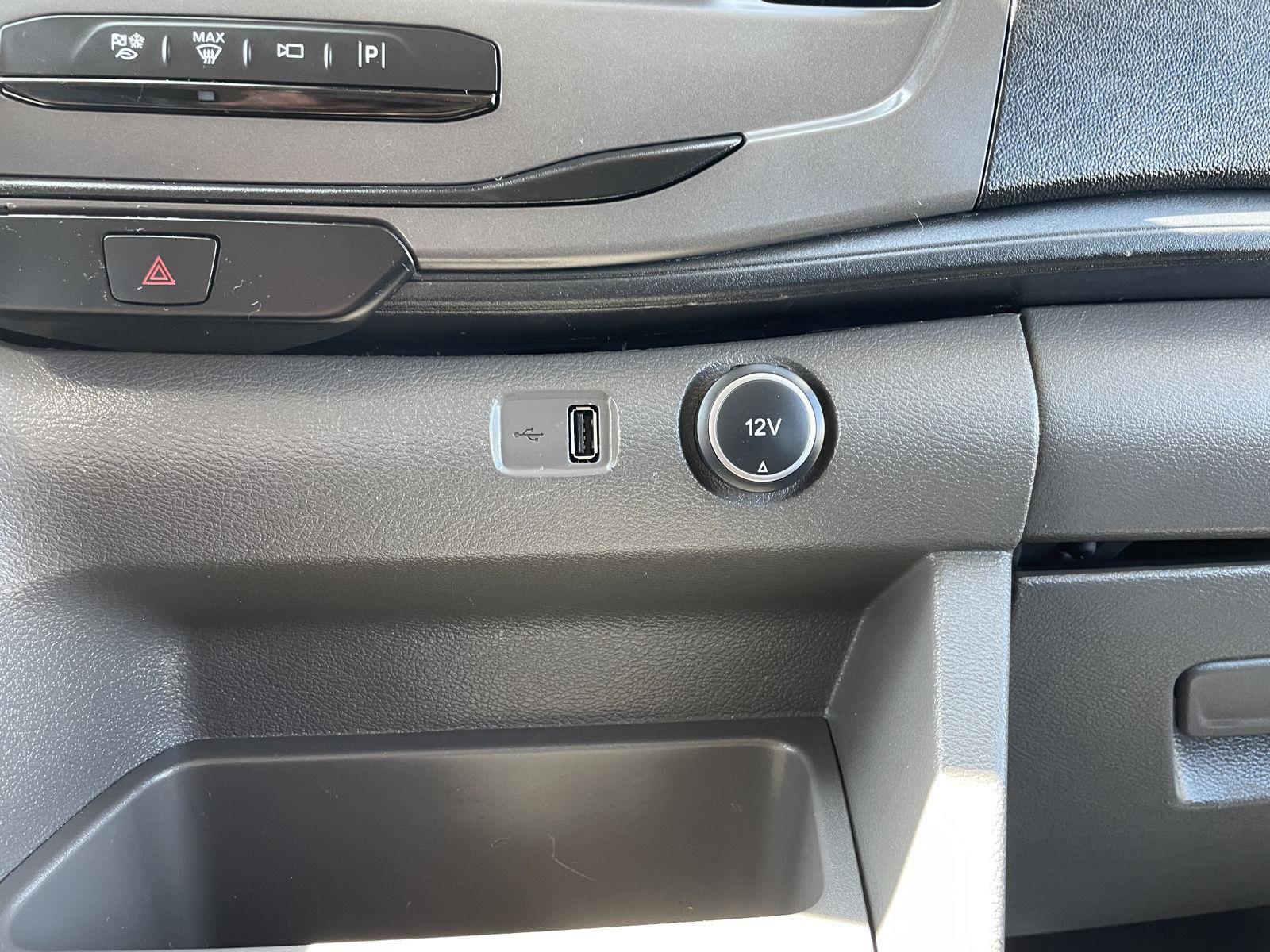 Vehicle photo 26