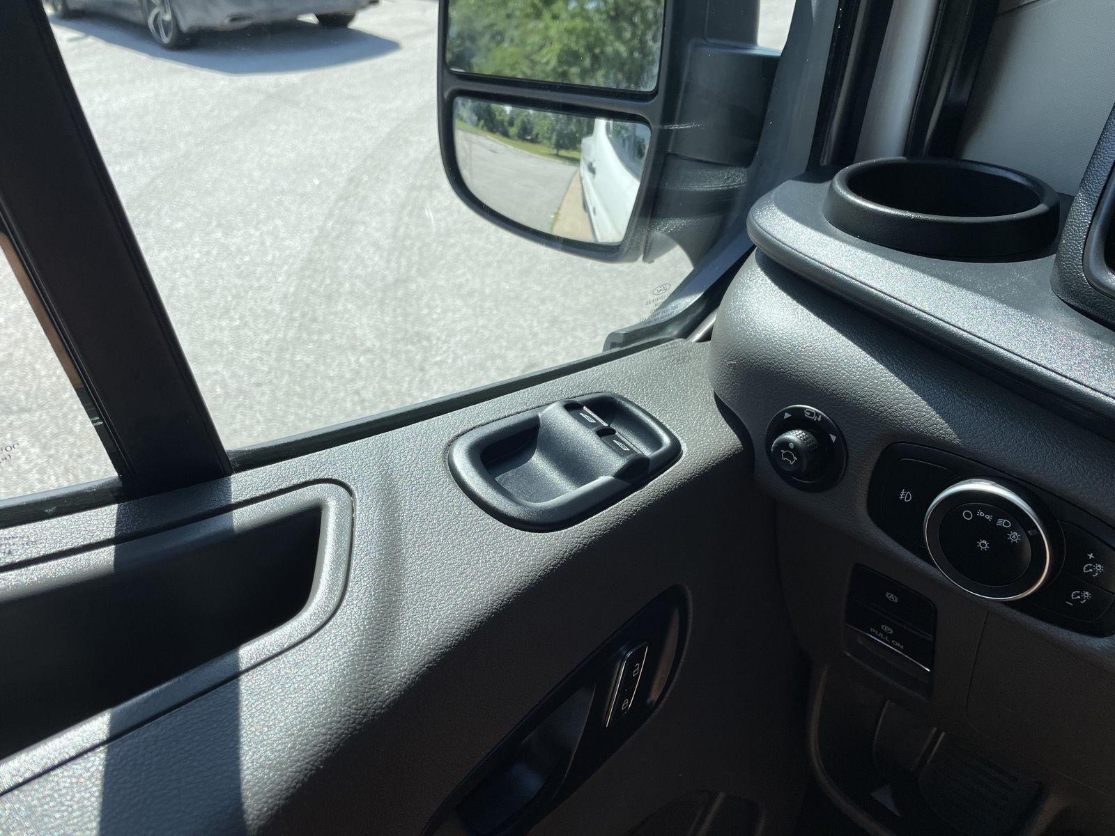 Vehicle photo 27